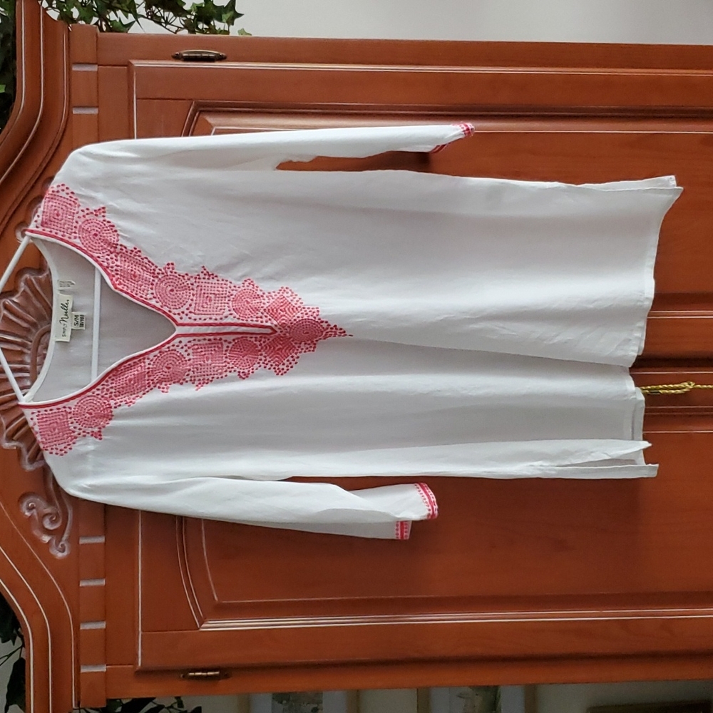 Simply Noelle Tunic, Off white embroidered with Red/Coral detail.